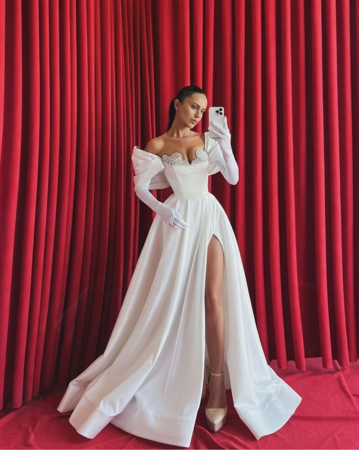 Рокля Theodora бял