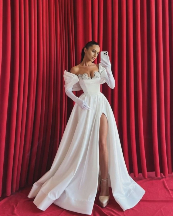 Рокля Theodora бял