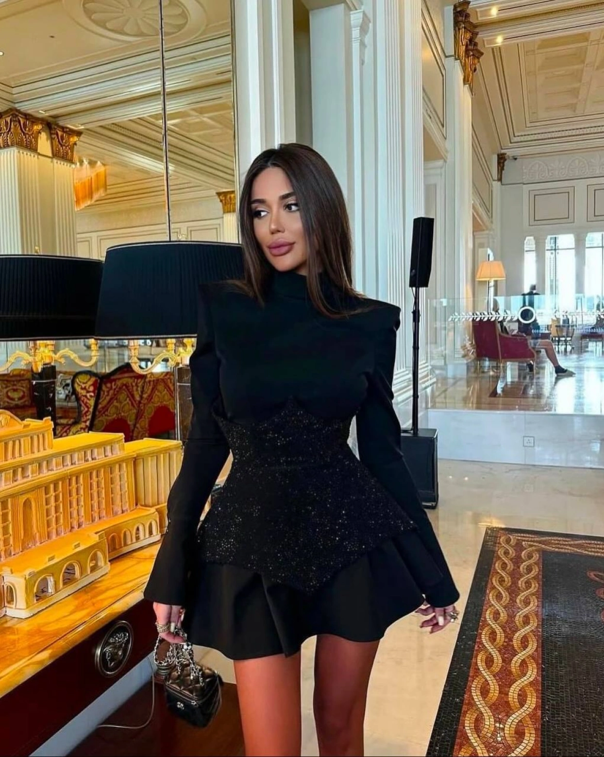 Къса рокля Nubbis Черна, вталена