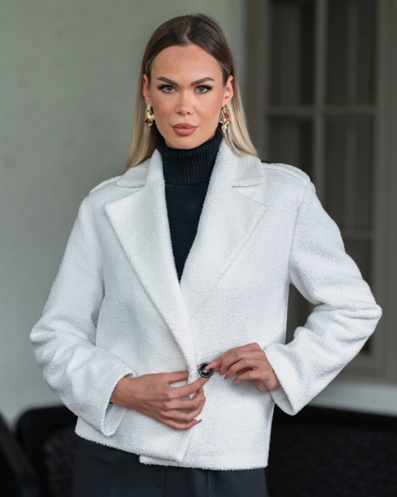 Яке Alma Бяло