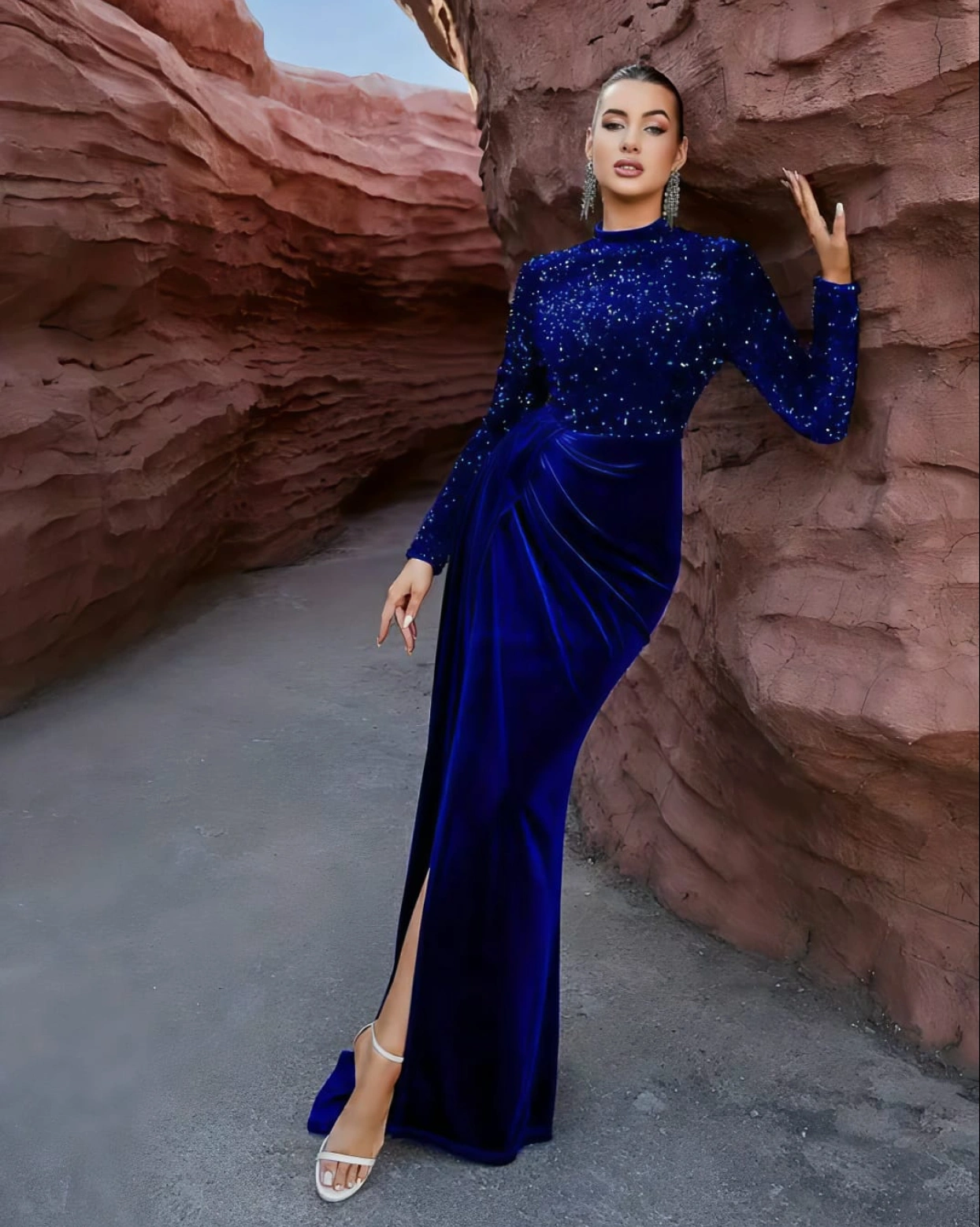 Дълга рокля Nataly от електриковосин кадифе с пайети