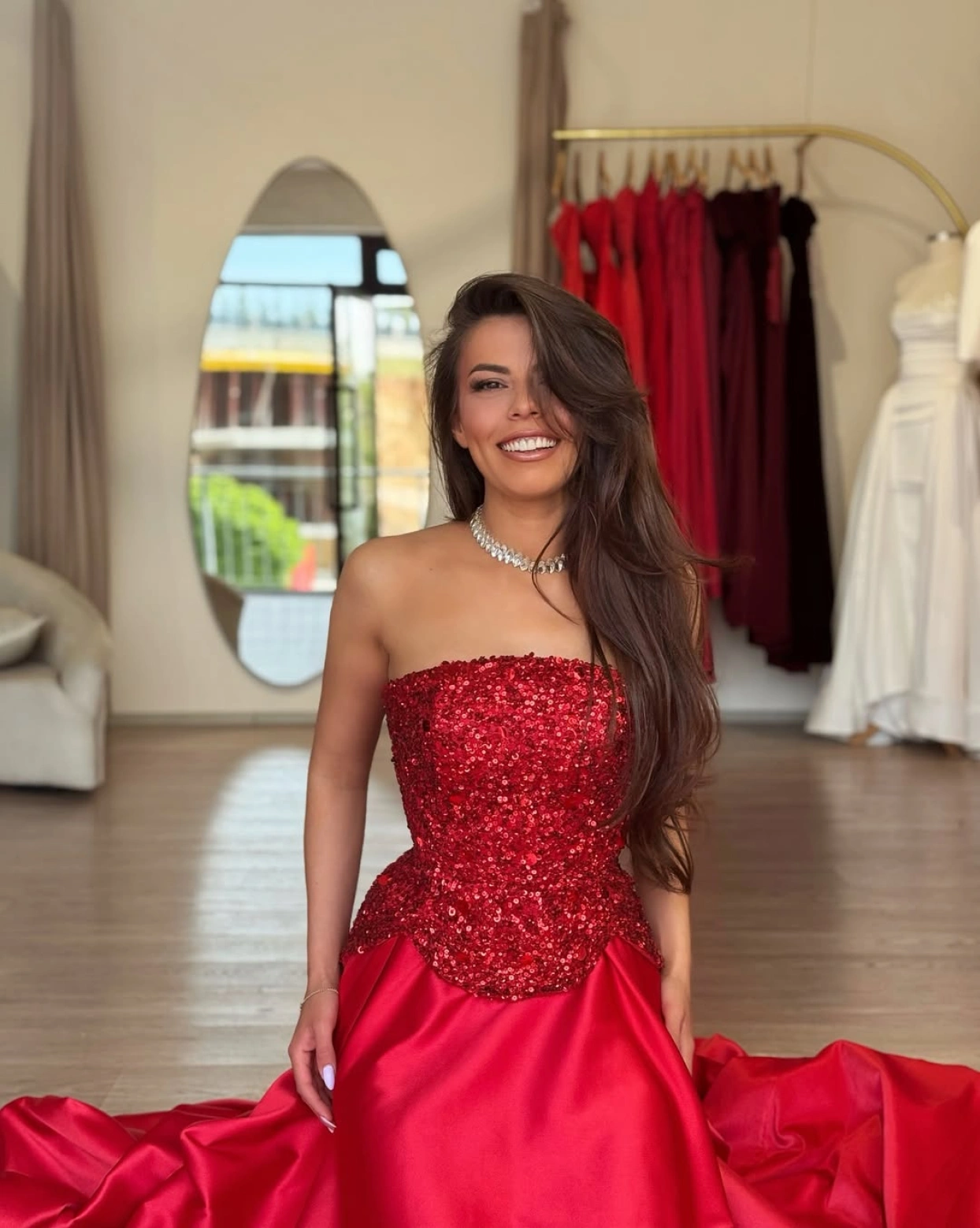 Рокля Velmira червена с корсетен топ и пола