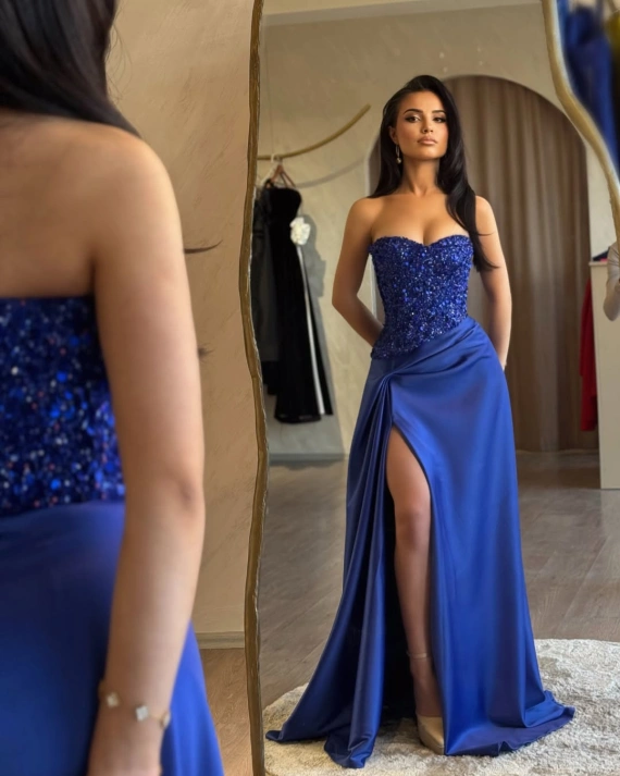 Рокля Crinna с бюст от пайети