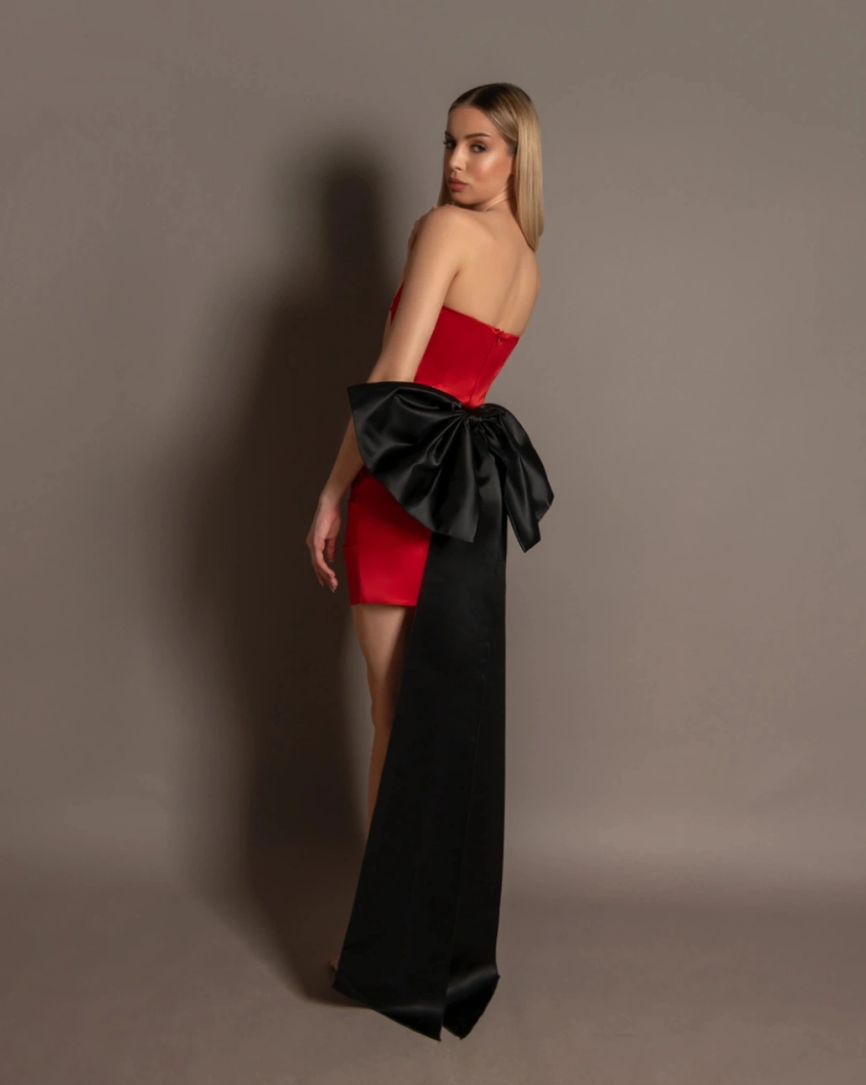 Рокля Valentine червено-черна