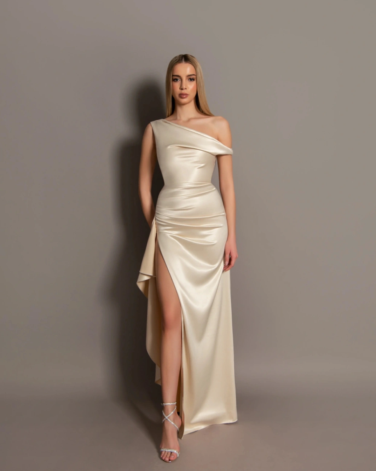 Рокля Carolina Телесна