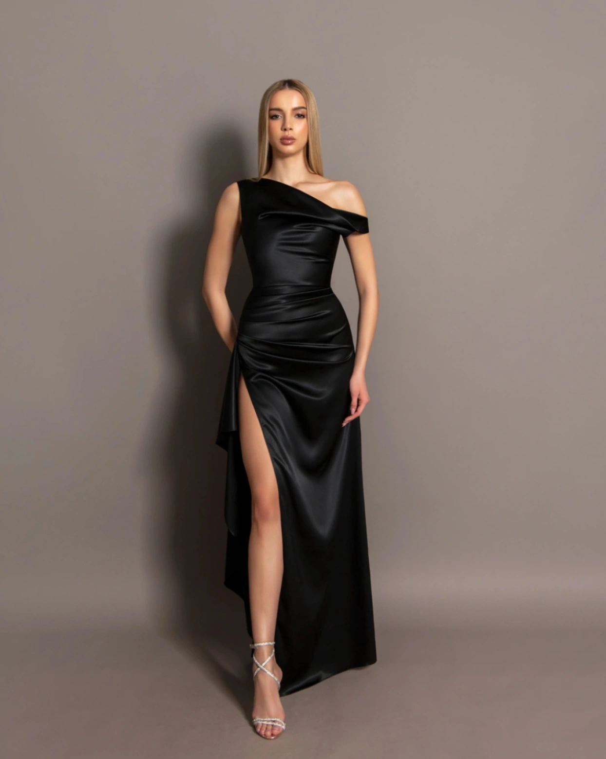 Рокля Carolina Черна