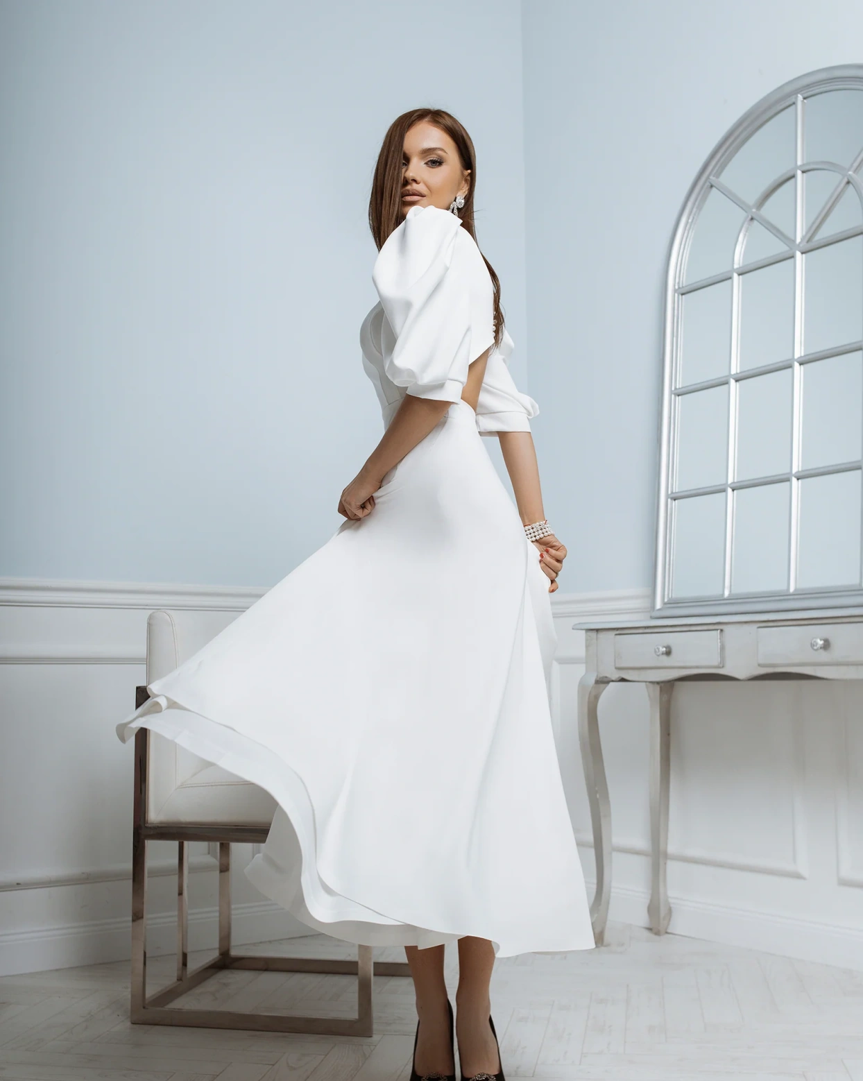 Рокля Elegance Бяла