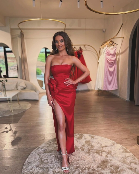 Рокля Corinne Червена