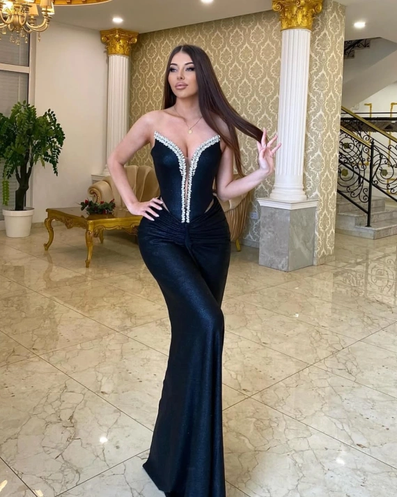 Рокля Yelena Черна