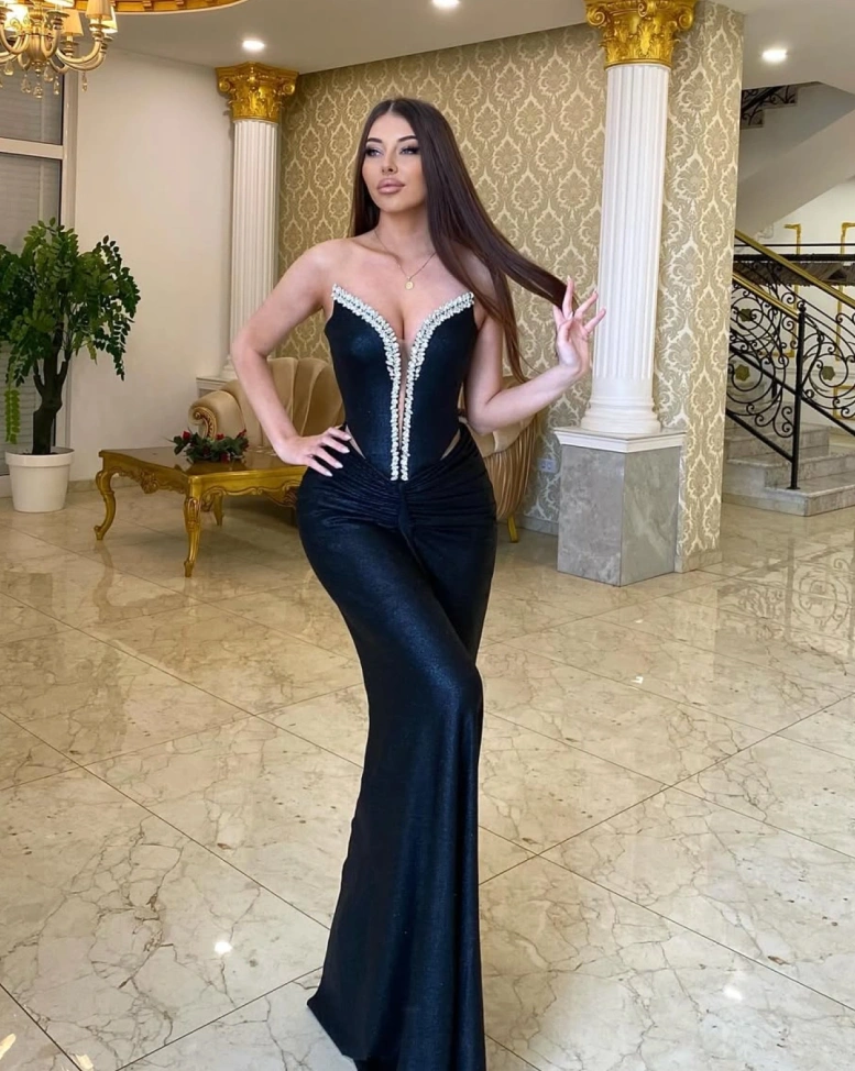 Рокля Yelena Черна