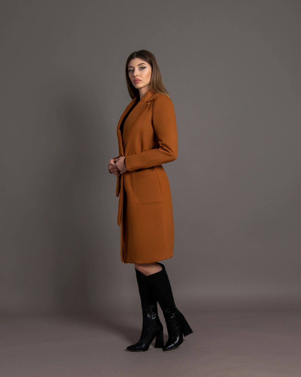 Палто Fiona Кафяво закопчаване със скрити копчета, подплатено отвътре