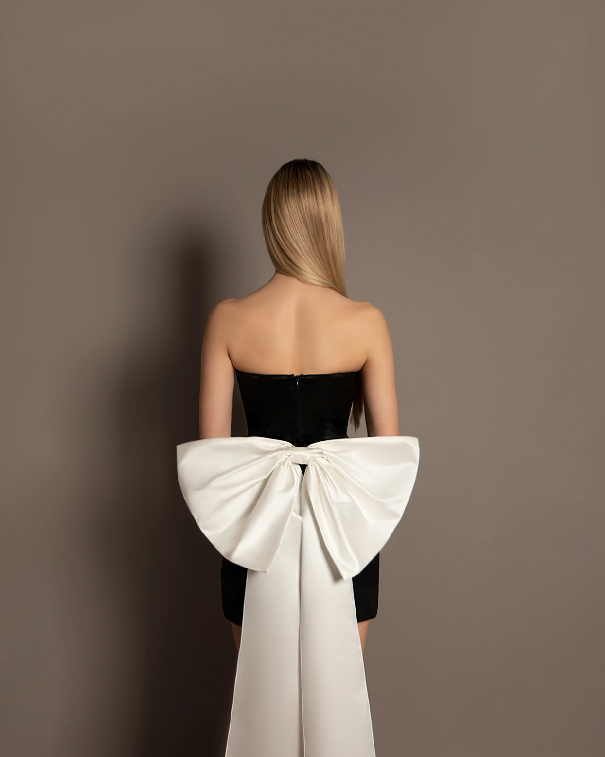 Рокля Valentine черно-черна