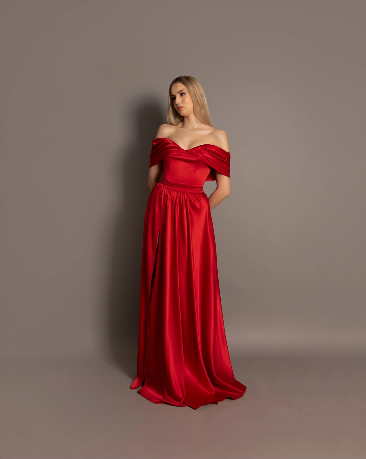 Рокля Adele Червена