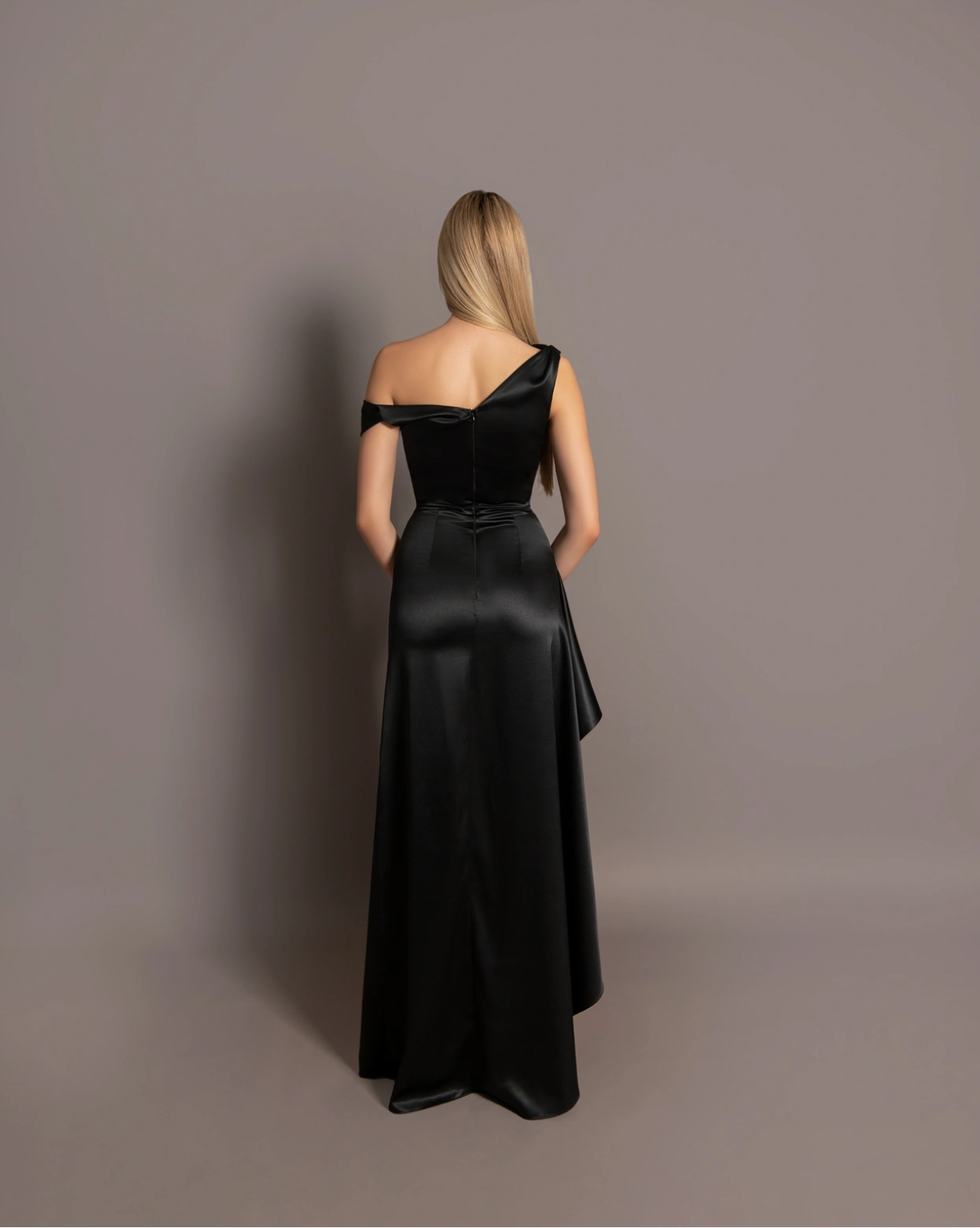 Рокля Carolina Черна