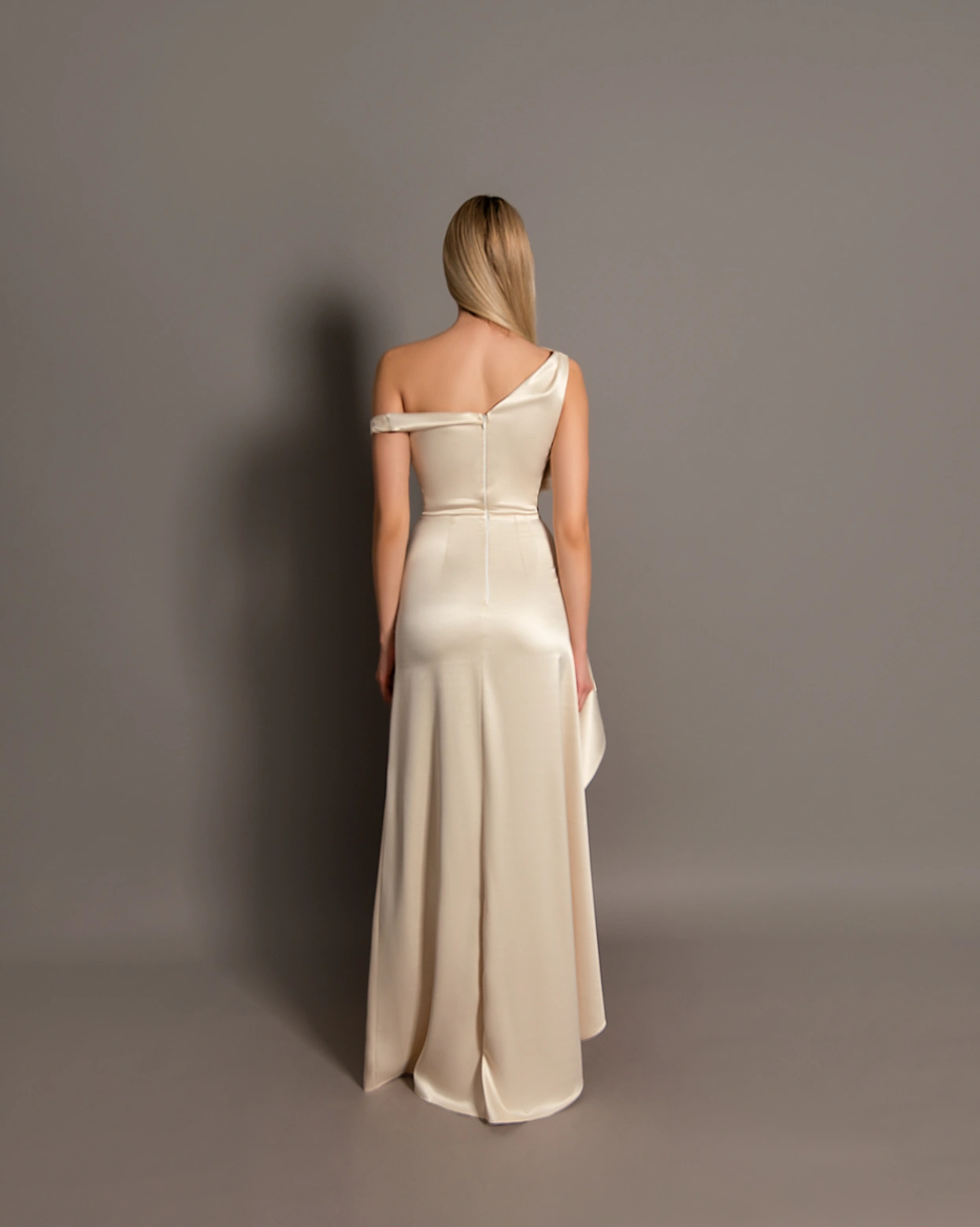 Рокля Carolina Телесна