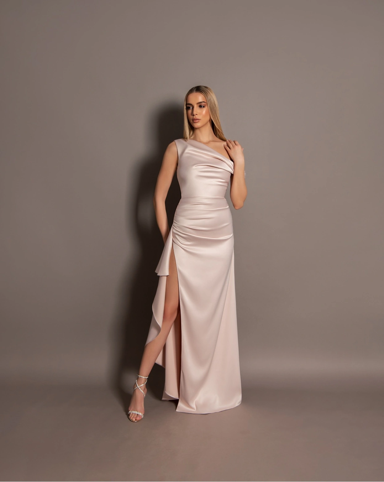 Рокля Carolina Розова