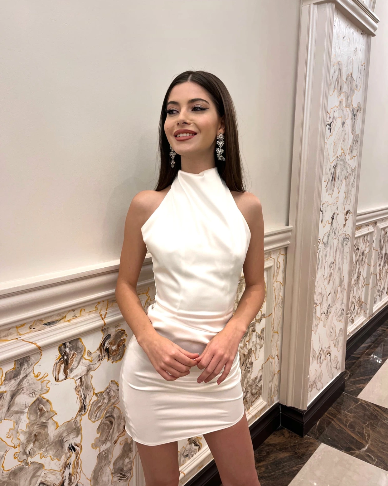 Рокля Evelyn Бяла