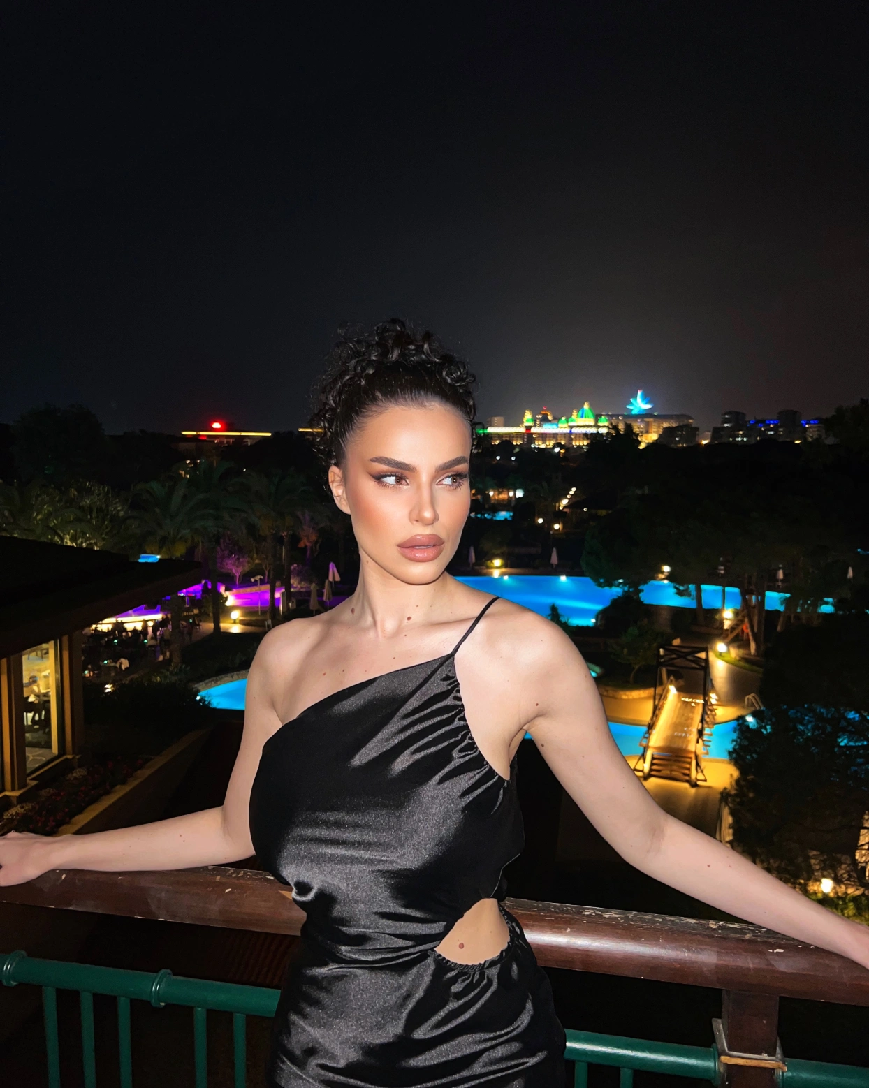 Рокля Tiffany Черна