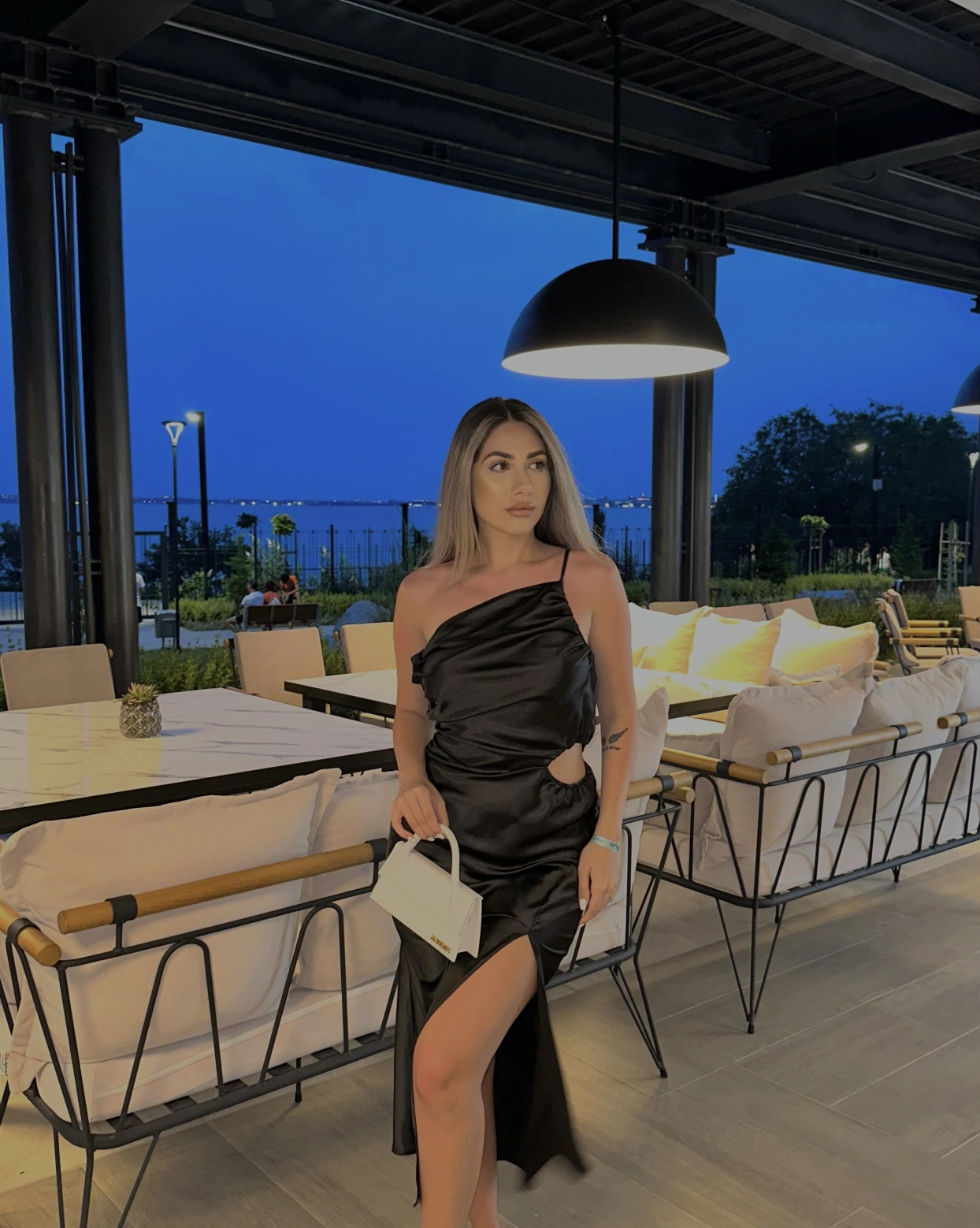 Рокля Tiffany Черна