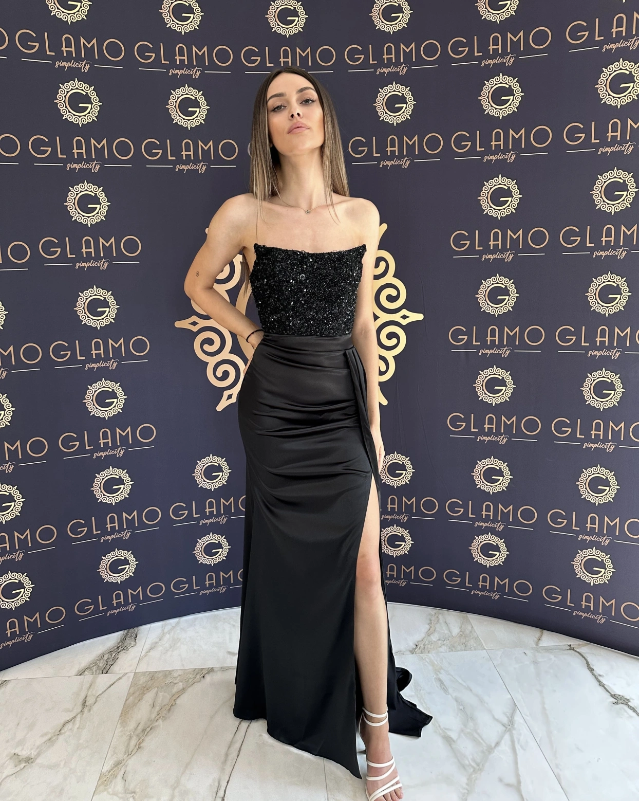 Рокля Amira Черна