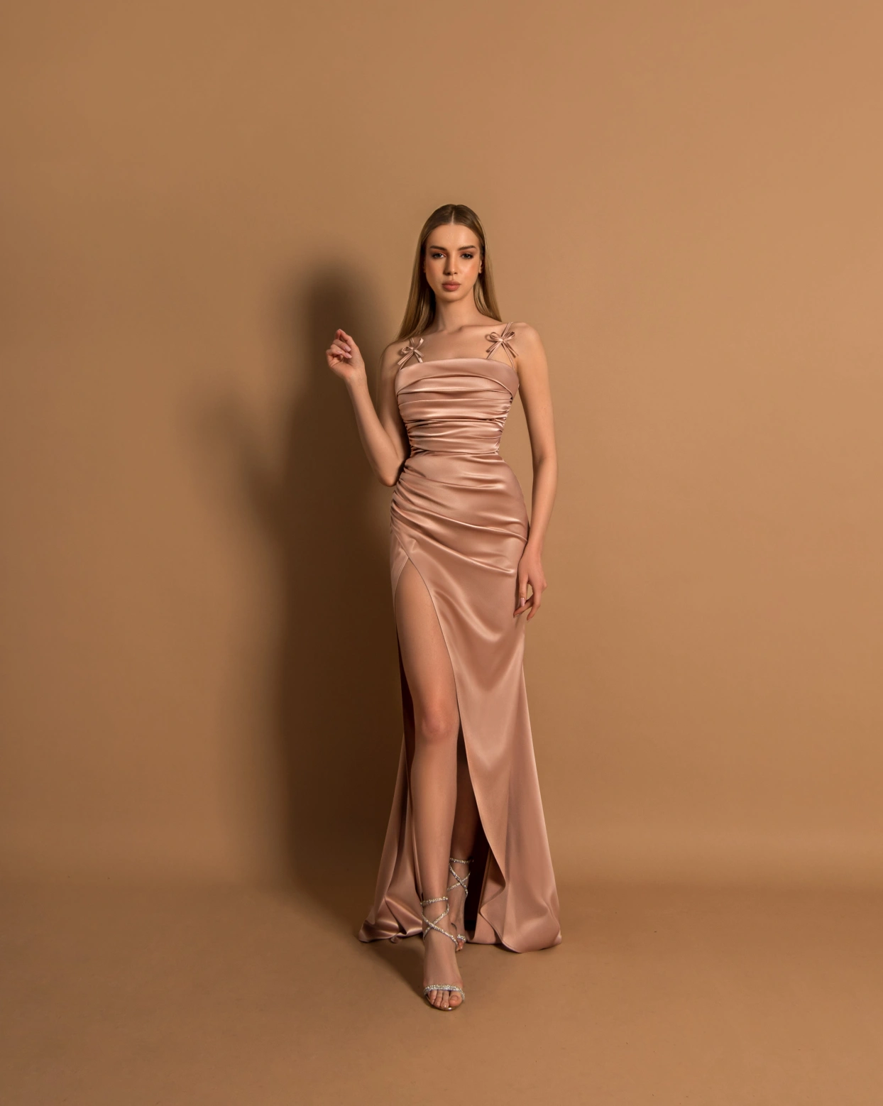 Рокля Kira Телесна