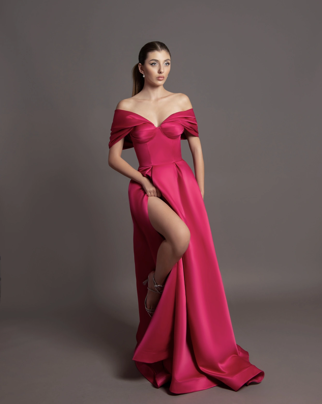 Рокля Emi Фуксиева