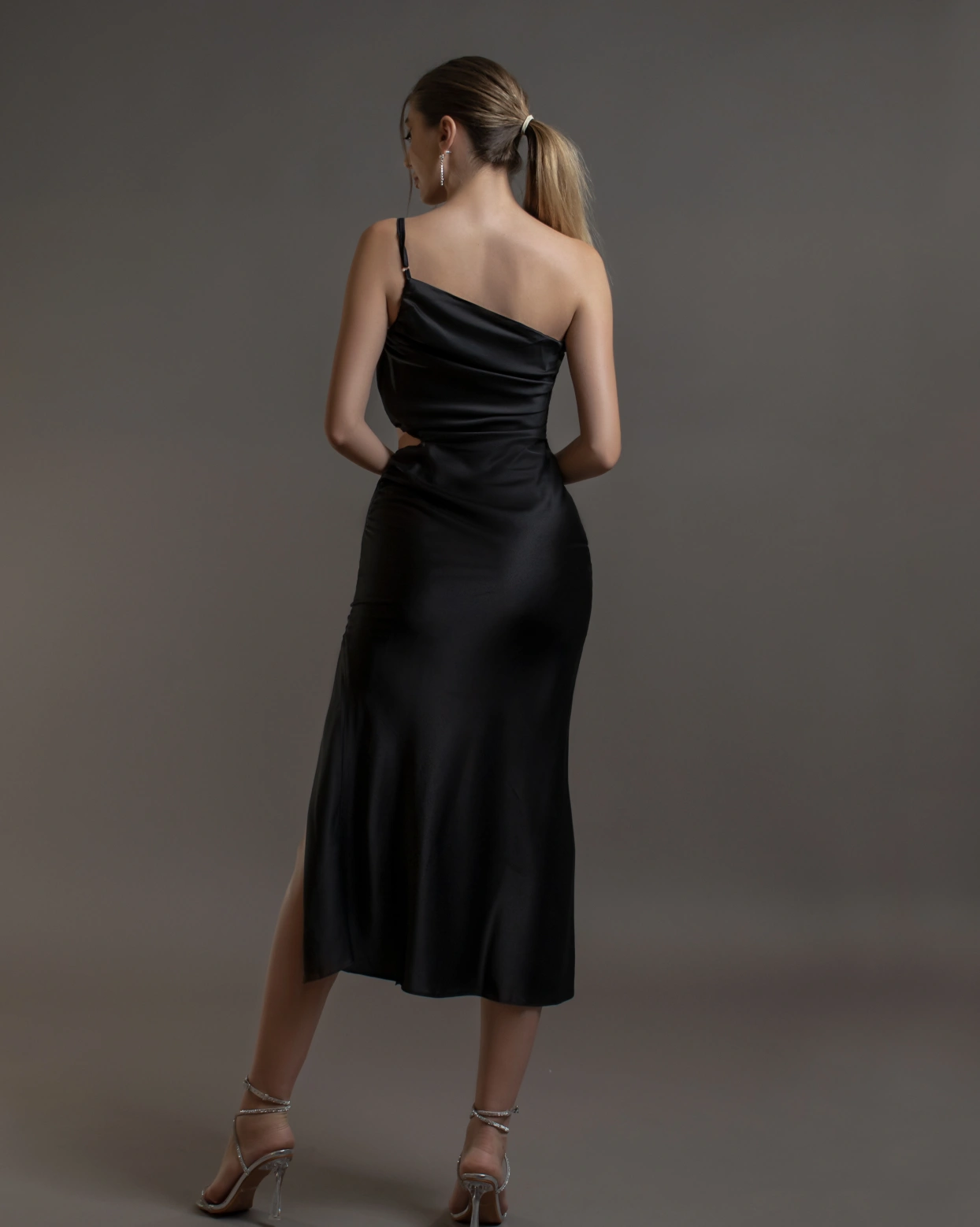 Рокля Tiffany Черна