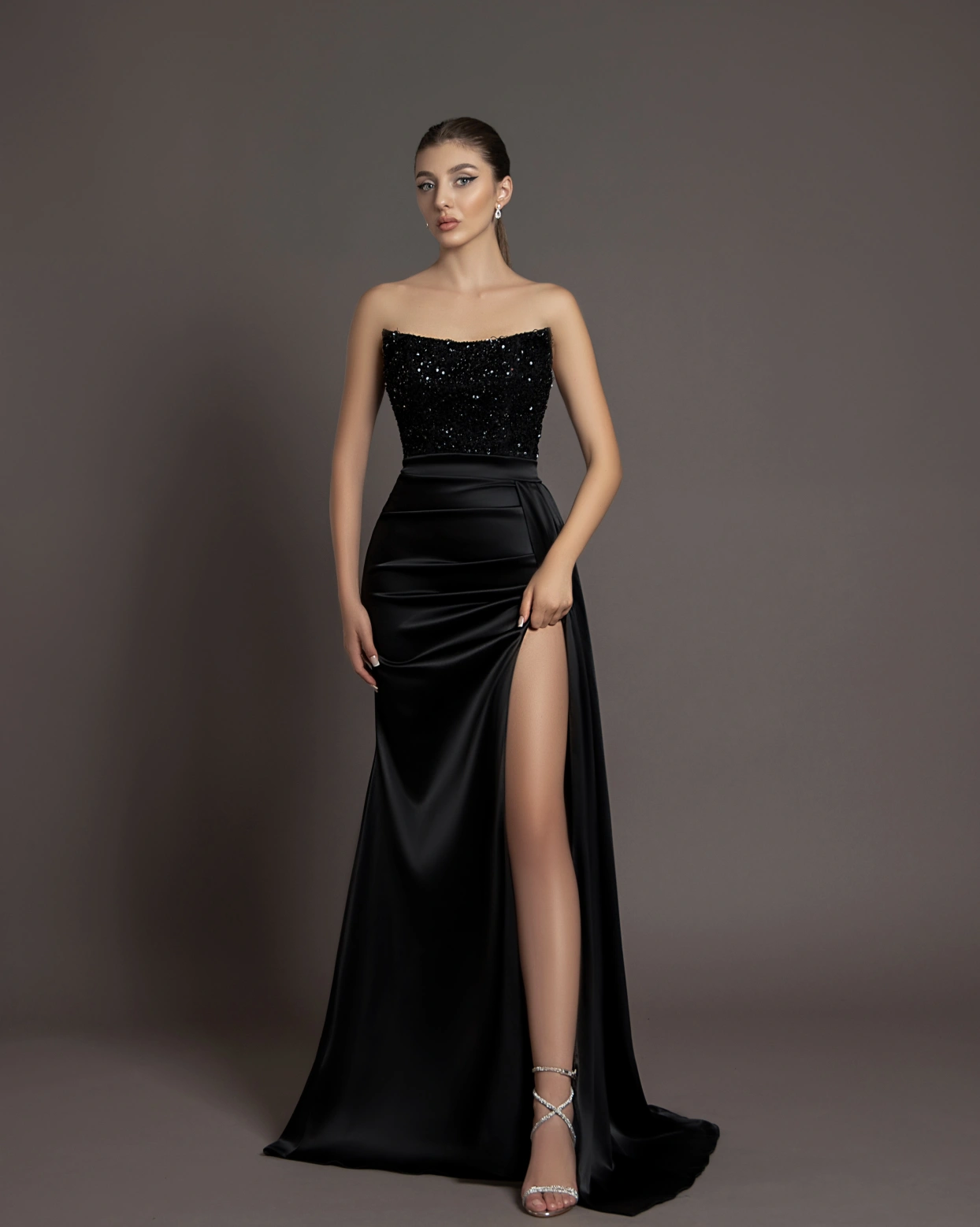 Рокля Amira Черна