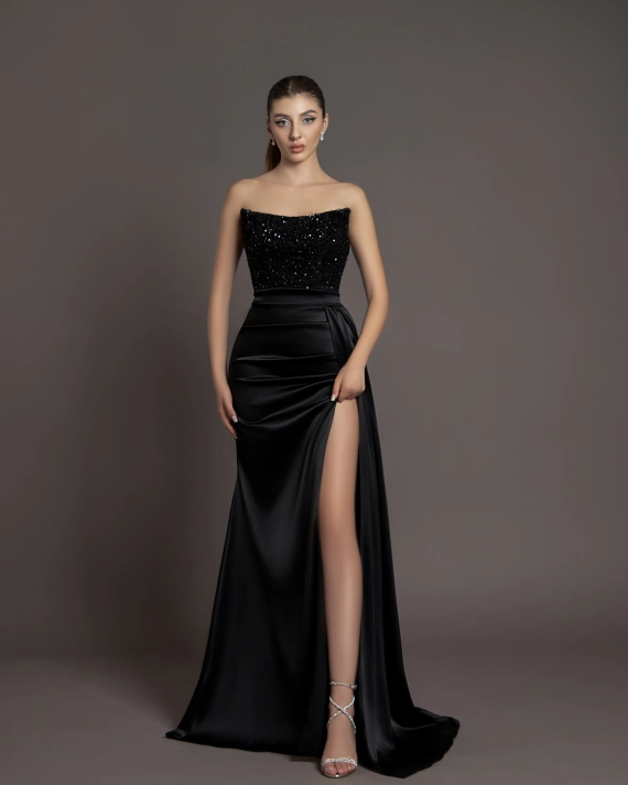 Рокля Amira Черна